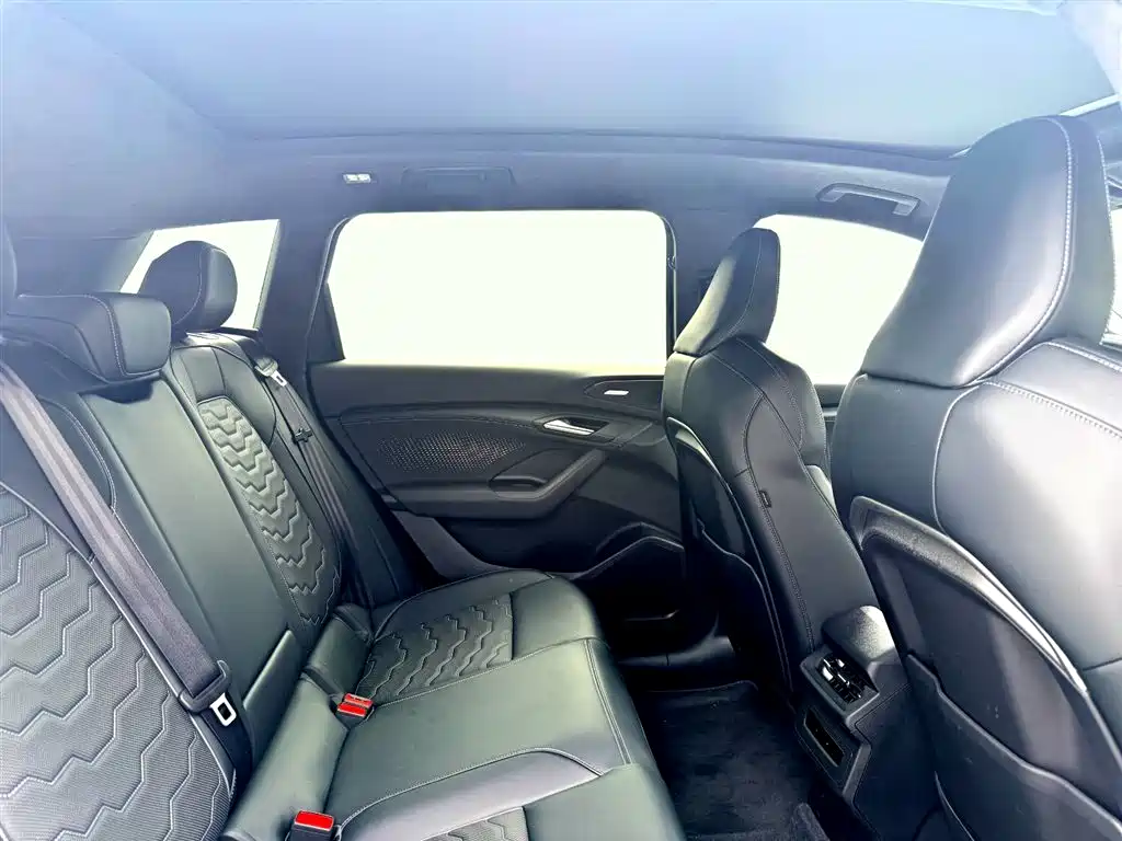 Audi Q6L E-Tron 2025 — фото 2