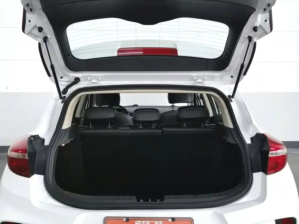Geely Emgrand GS 2019 — фото 16