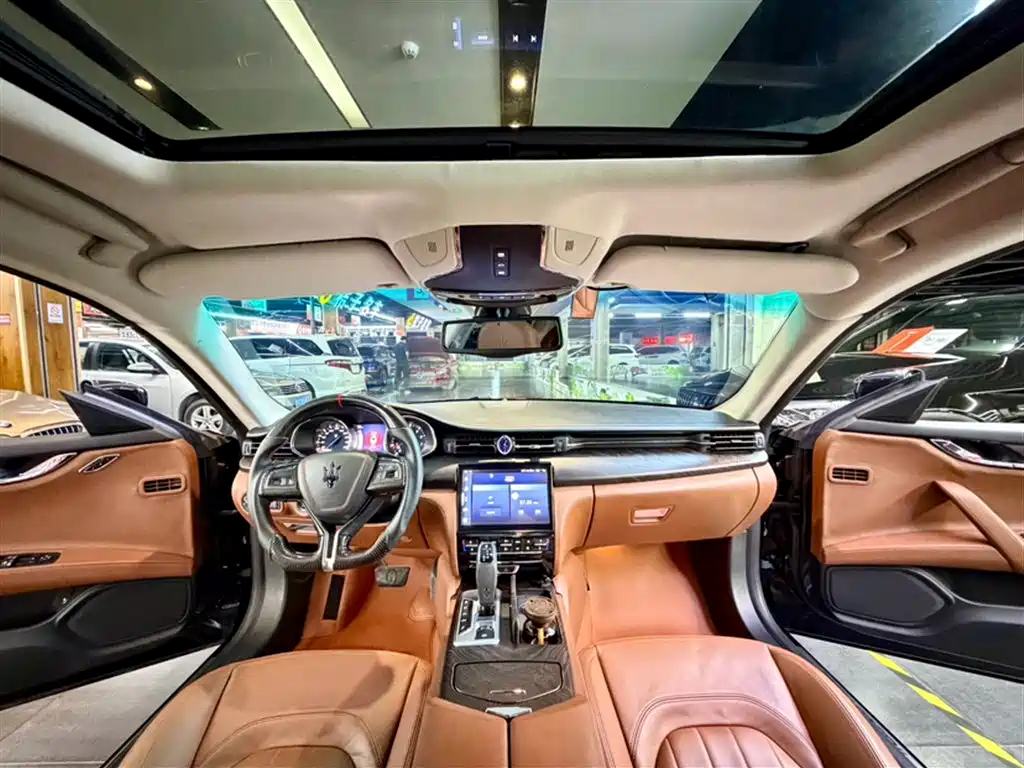 Maserati Quattroporte 2015 — фото 14