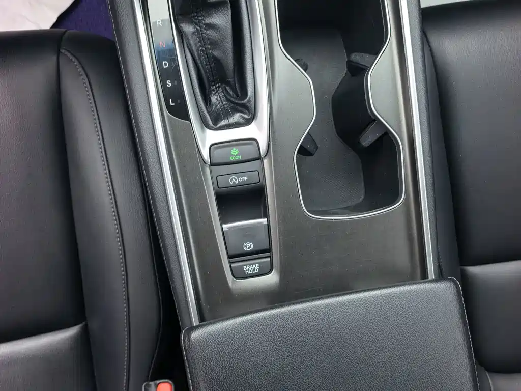 Honda Accord 2018 — фото 11