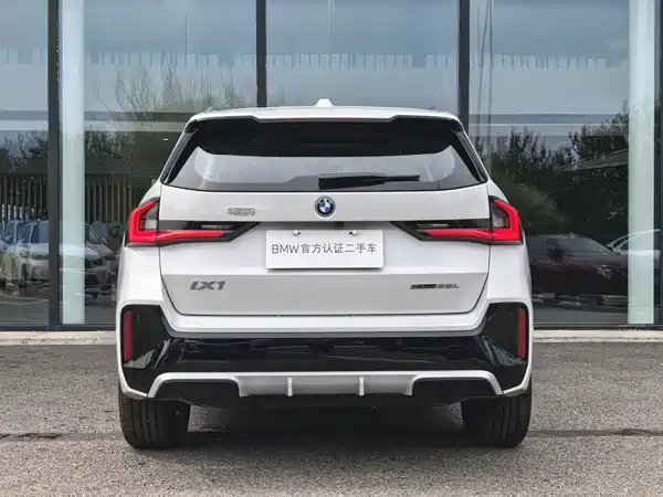 BMW iX1 2025