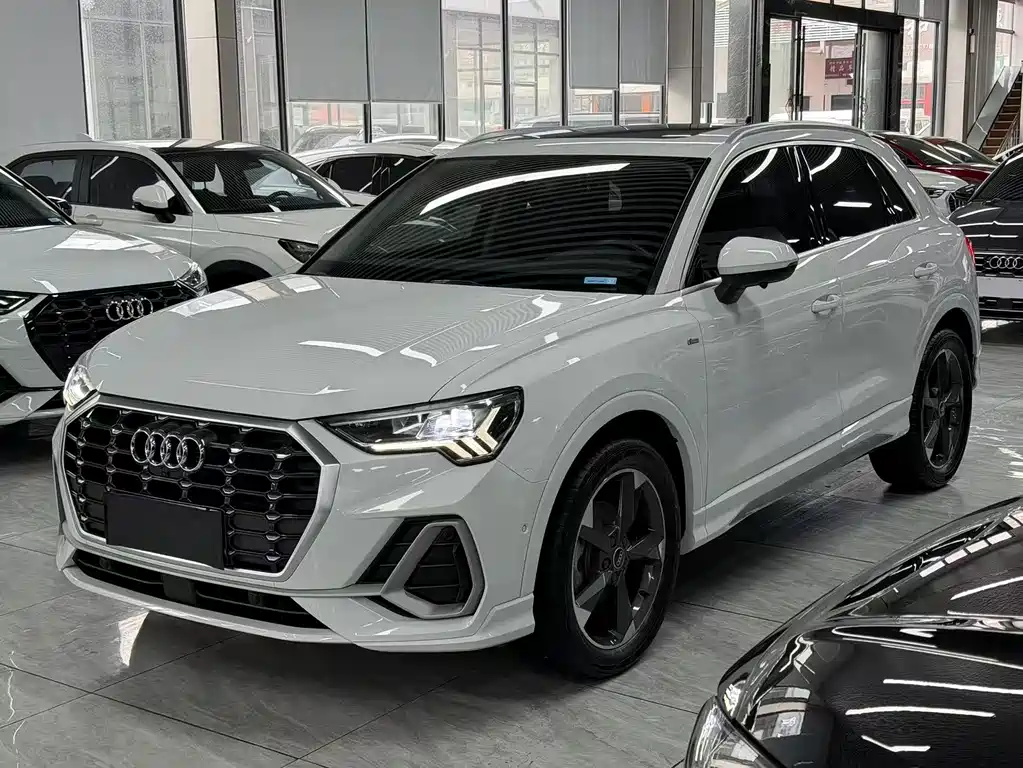 Audi Q3 2022 — фото 1