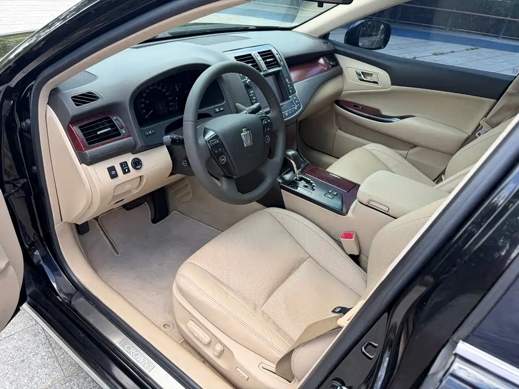 Toyota Crown 2010