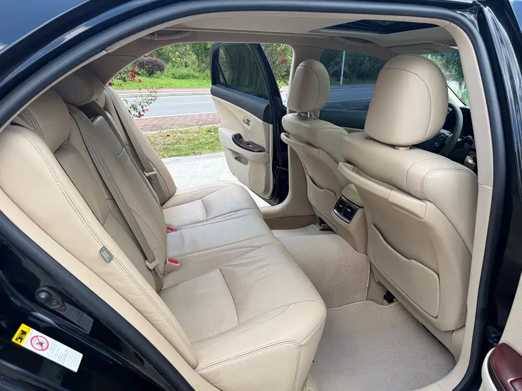 Toyota Crown 2010