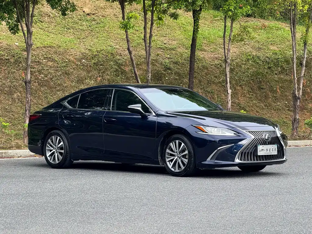 Lexus ES 2018 — фото 3