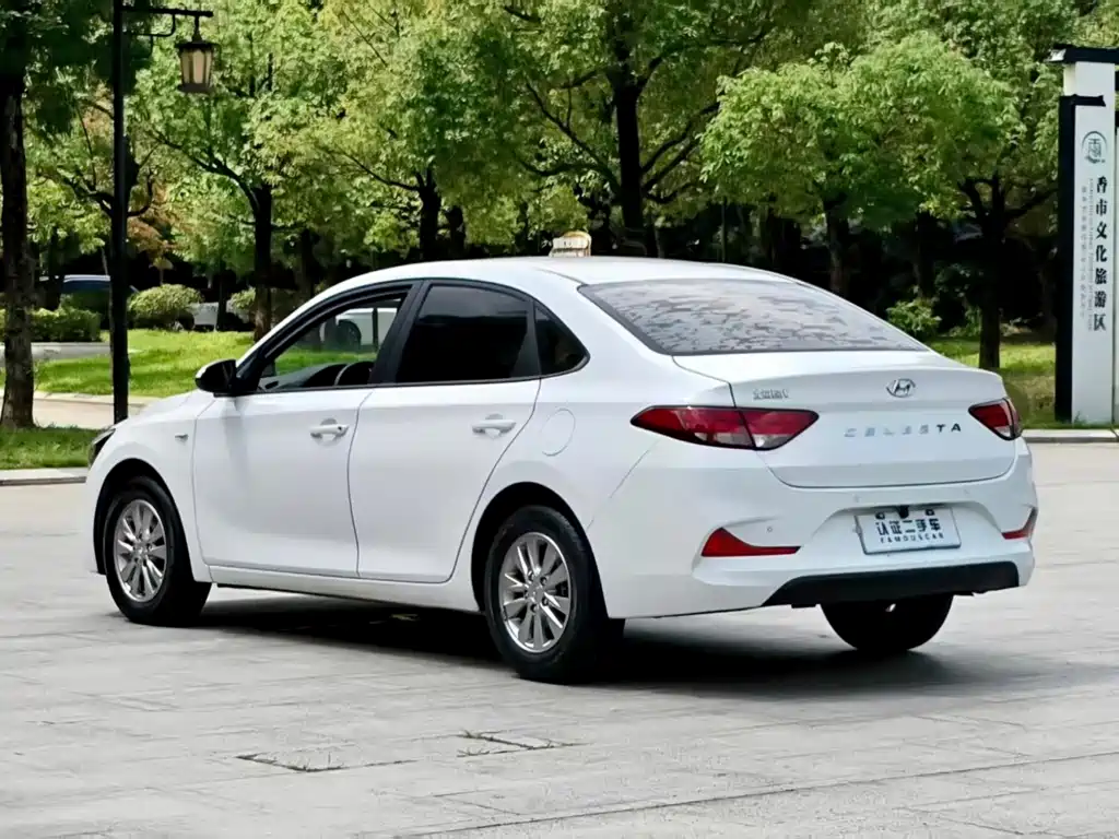 Hyundai Elantra 2021 — фото 15
