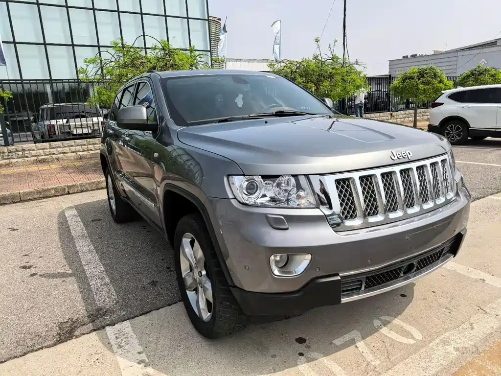 Jeep Grand Cherokee 2013 — фото 3