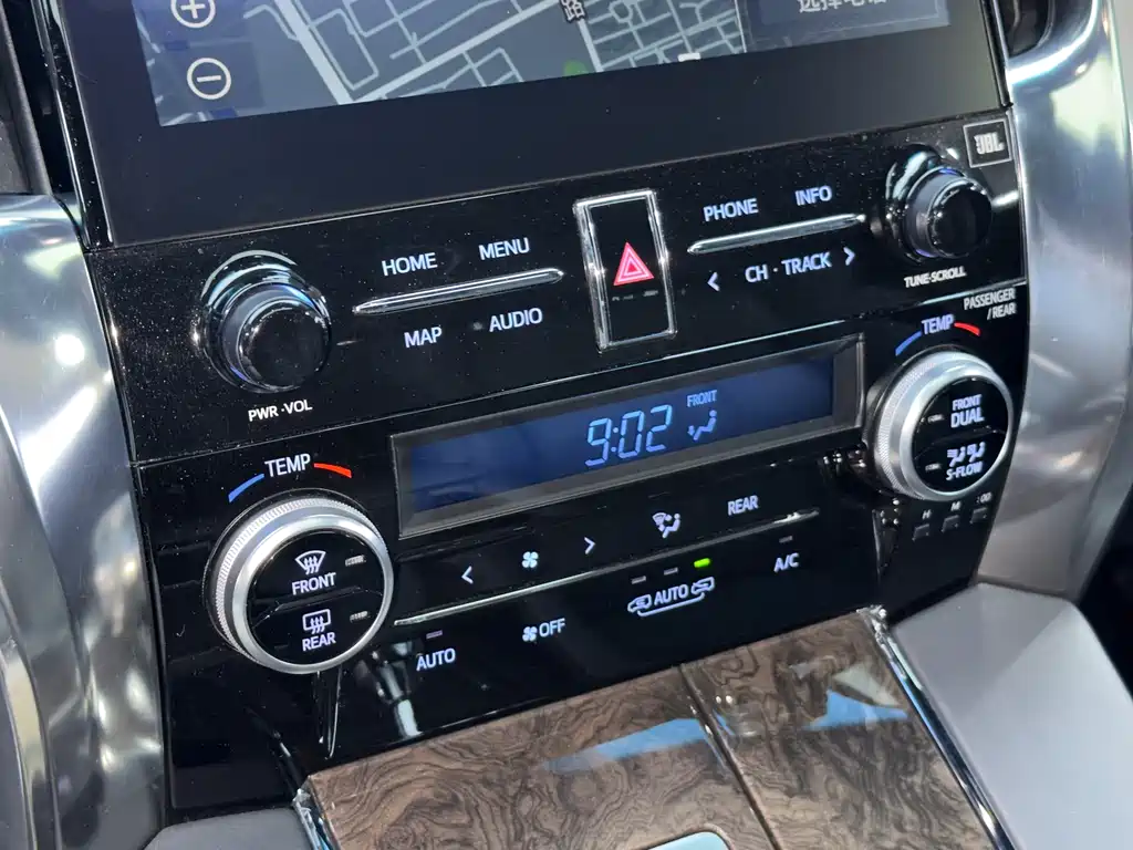 Toyota Alphard 2022 — фото 11