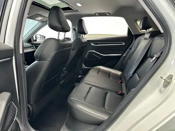 Geely Emgrand 2022
