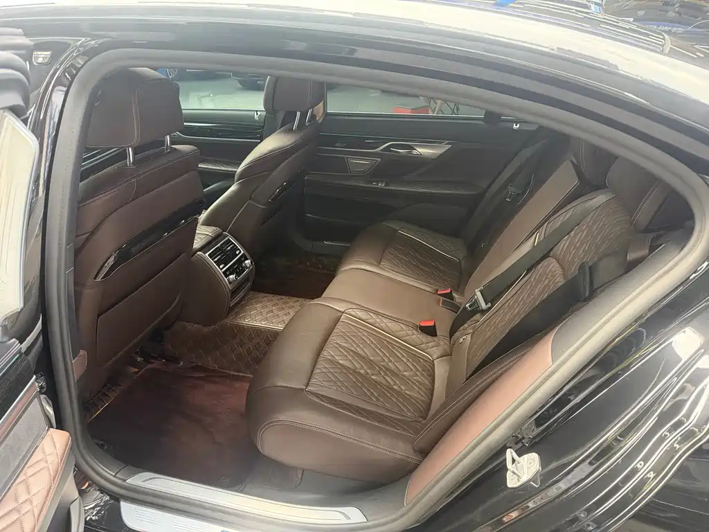BMW 7 Series 2021 — фото 10
