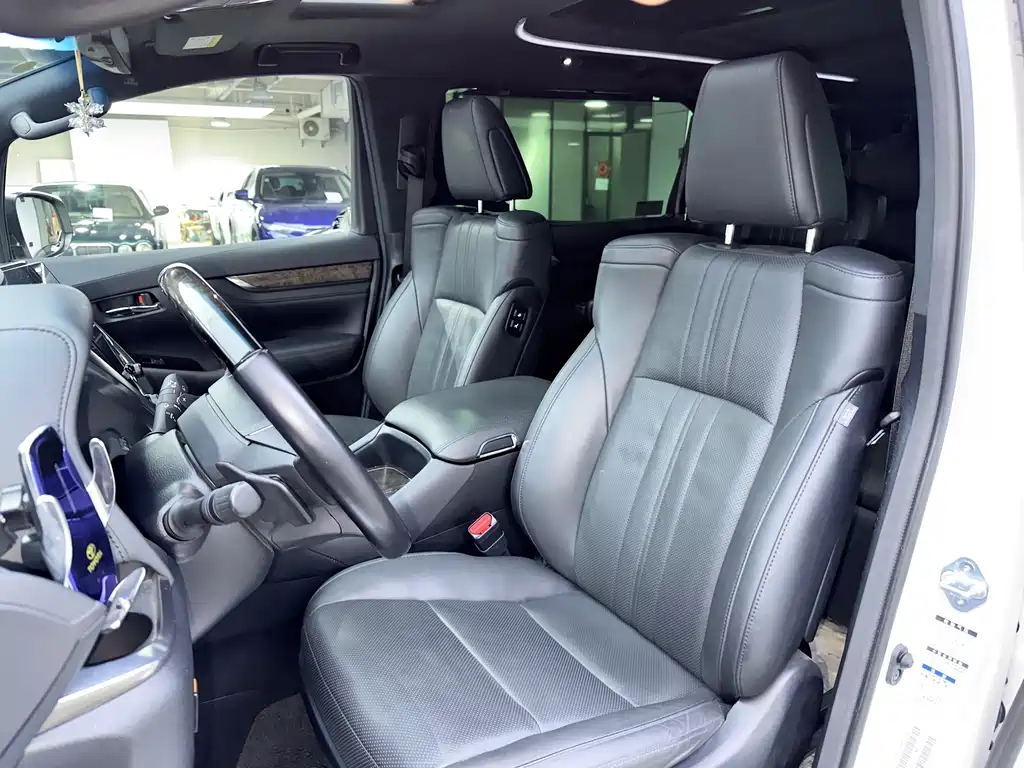 Toyota Alphard 2022 — фото 16