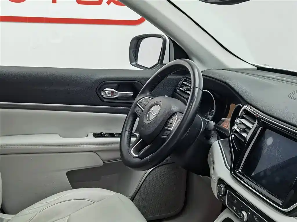 Jeep Grand Commander 2018 — фото 22