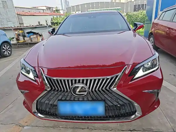 Lexus ES 2019
