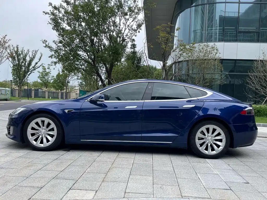 Tesla Model S 2017 — фото 4