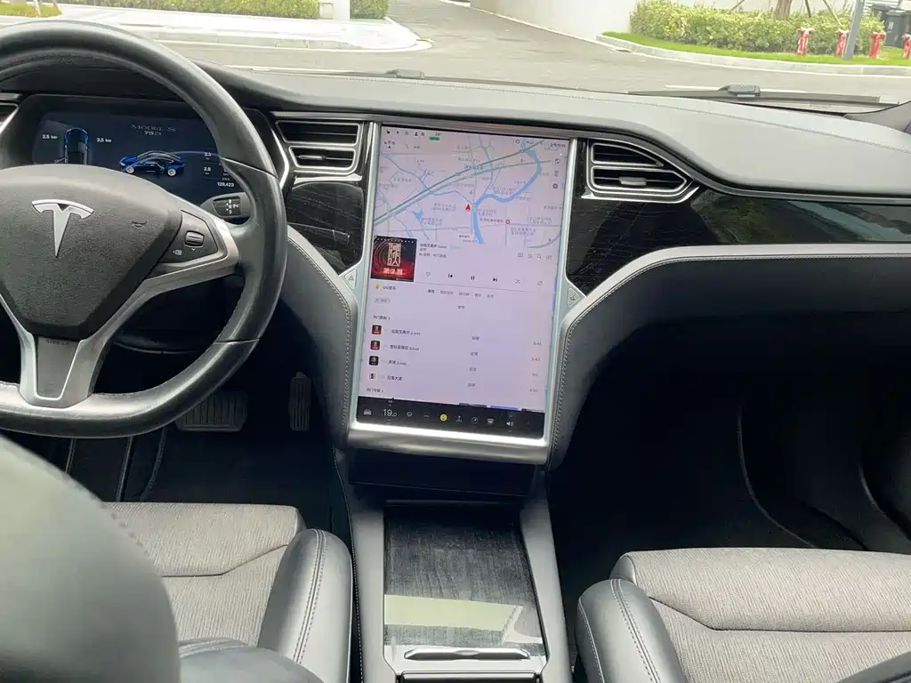 Tesla Model S 2017 — фото 14