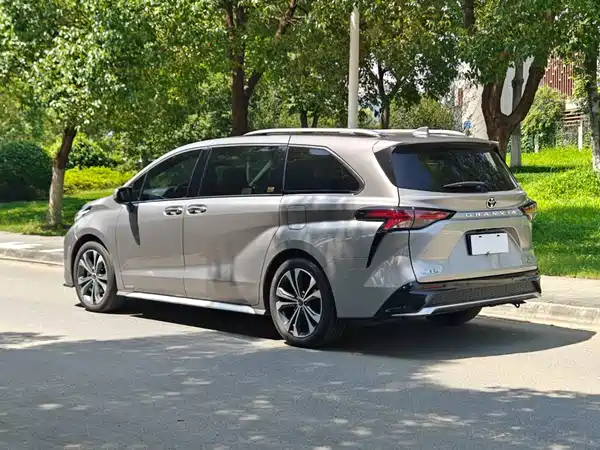 Toyota Granvia 2024