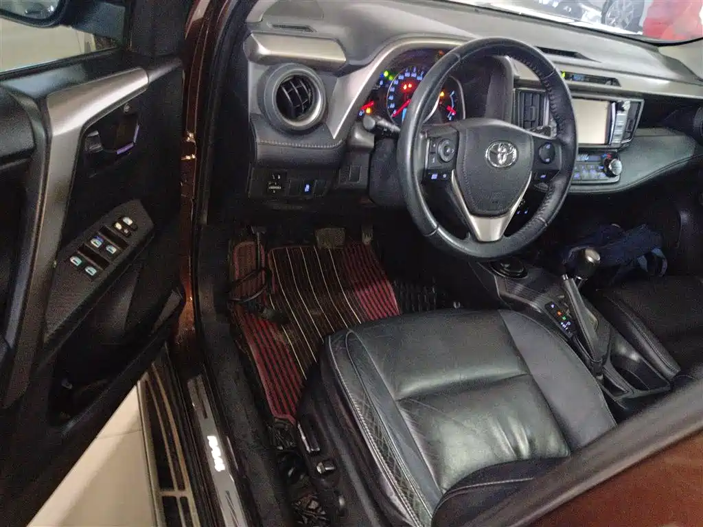 Toyota RAV4 2016 — фото 12