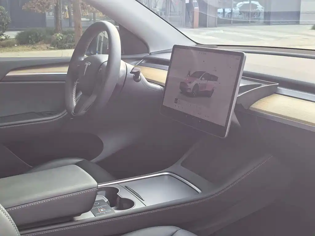 Tesla Model Y 2023 — фото 13