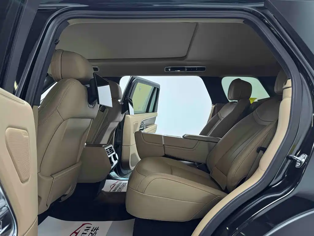 Land Rover Range Rover 2024 — фото 17