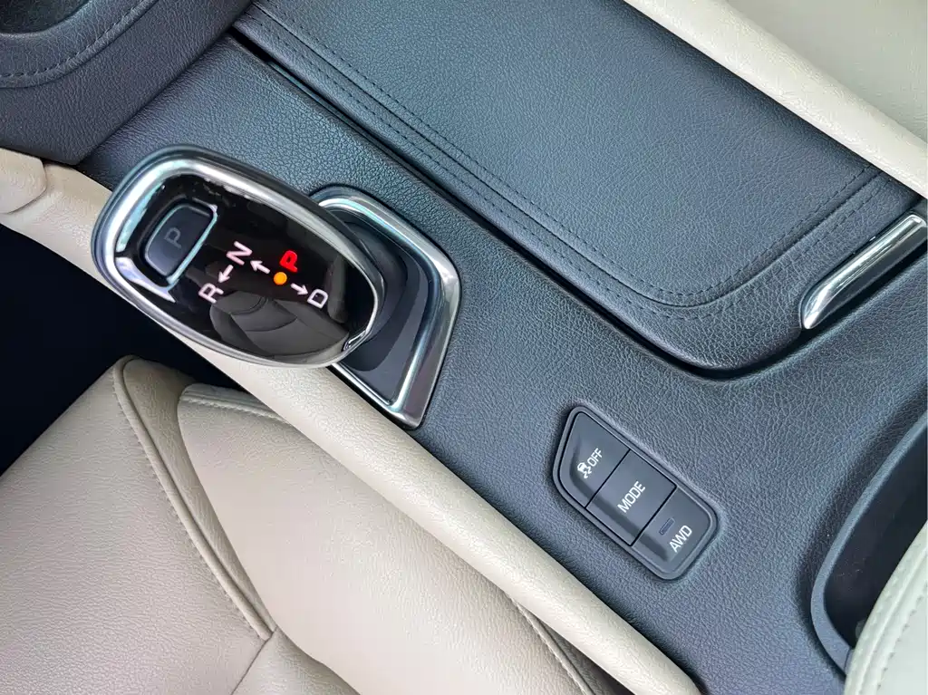 Cadillac XT5 2016 — фото 16