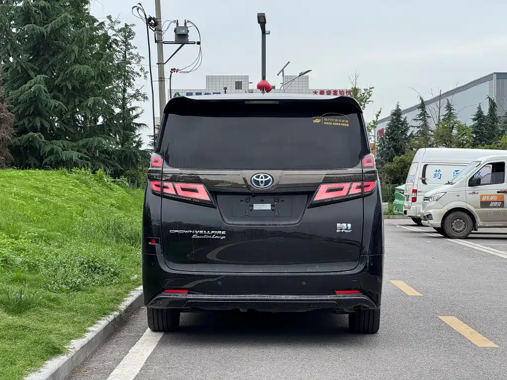 Toyota Vellfire 2023 — фото 21