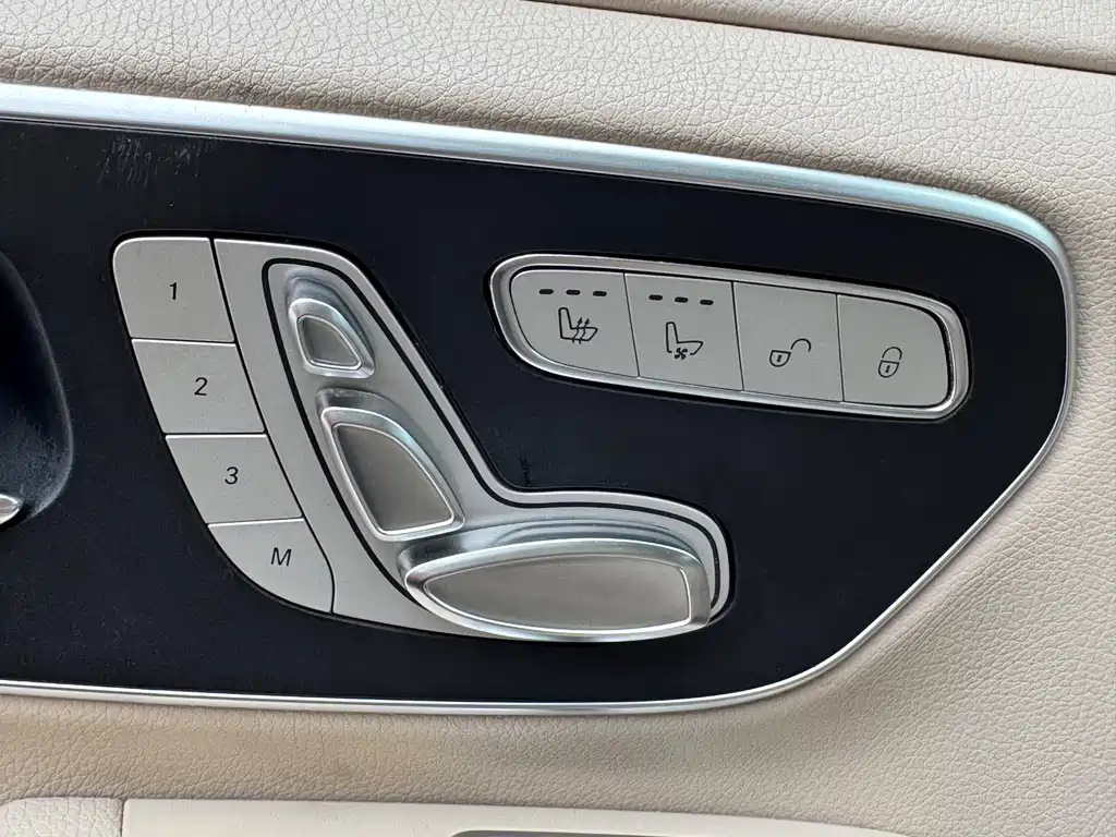 Mercedes-Benz V-Class 2018 — фото 11