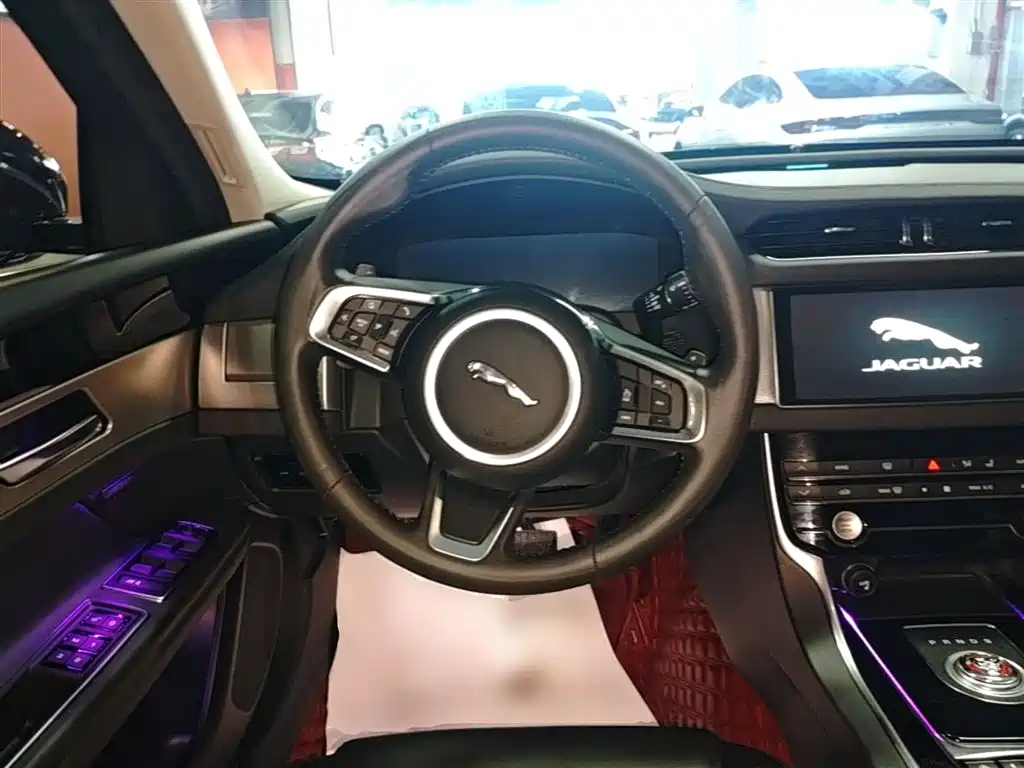 Jaguar XFL 2021 — фото 11