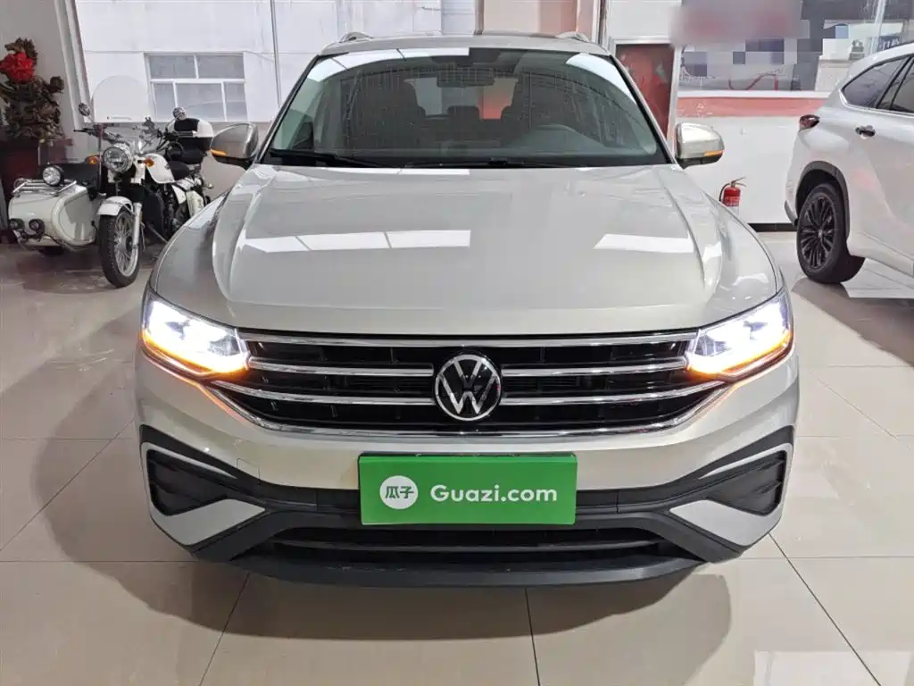 Volkswagen Tiguan L 2023 — фото 3