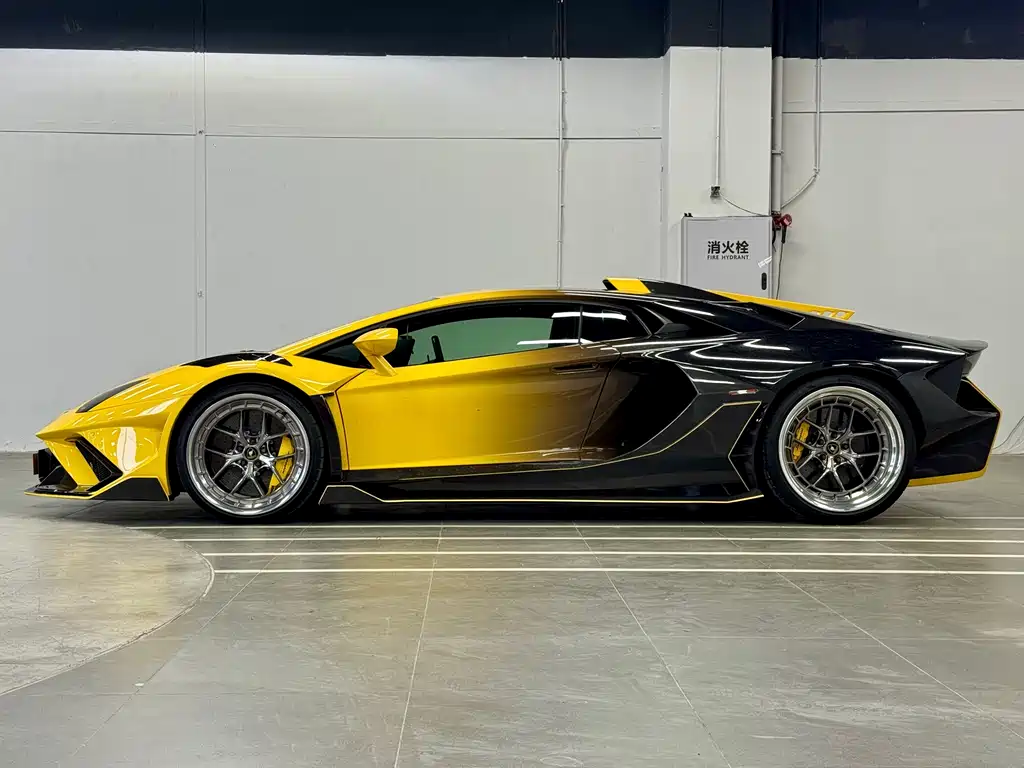 Lamborghini Aventador 2014 — фото 12