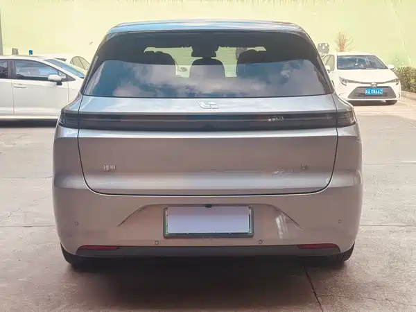 Li Auto L6 2024