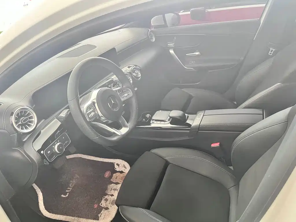 Mercedes-Benz A-Class 2023 — фото 4