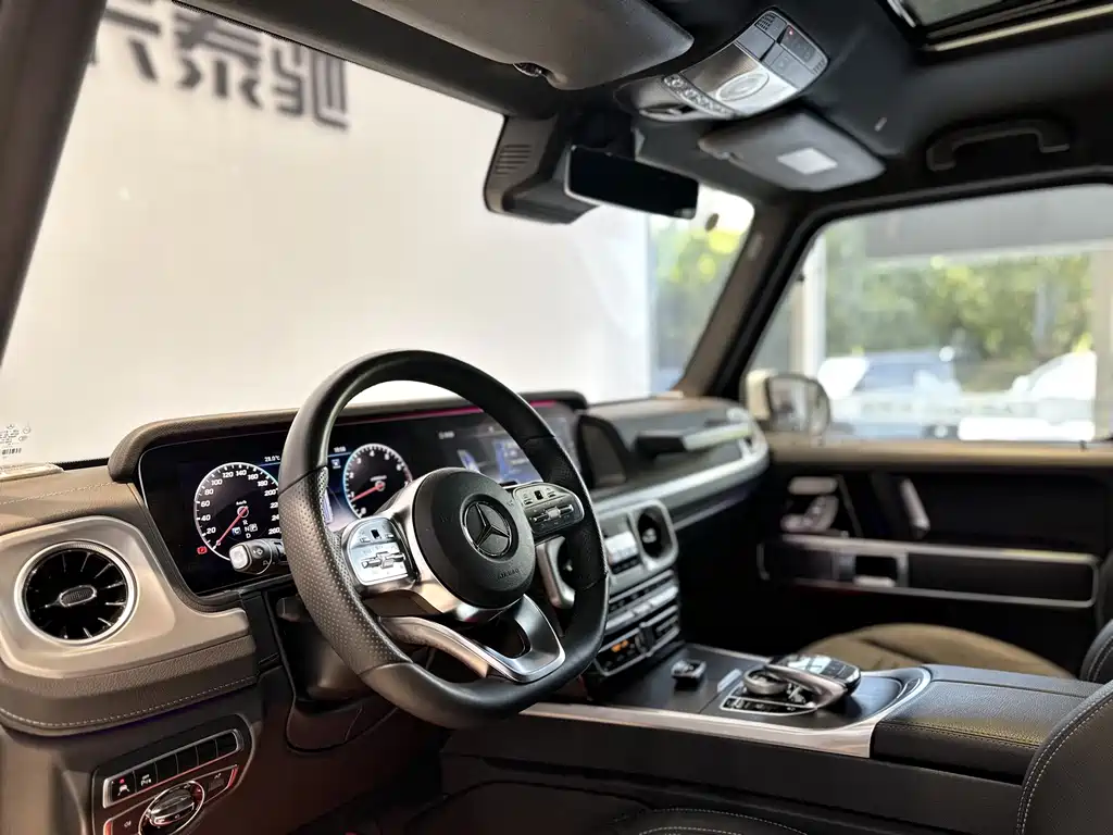 Mercedes-Benz G-Class 2023 — фото 11