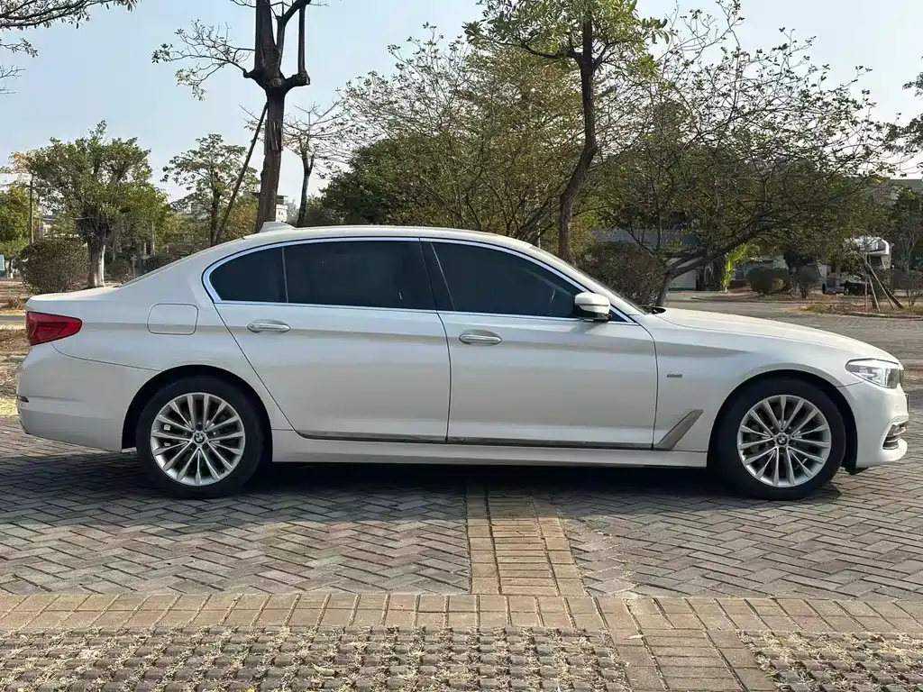 BMW 5 Series 2018 — фото 4