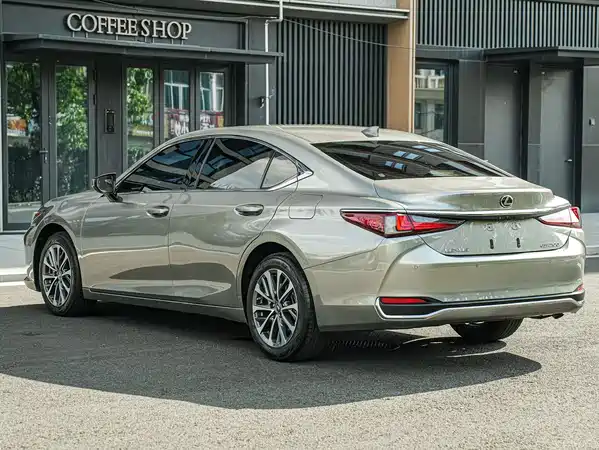 Lexus ES 2024