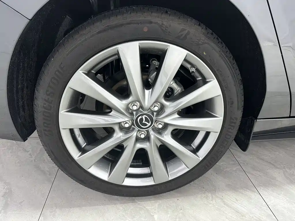 Mazda 3 Axela 2022 — фото 15
