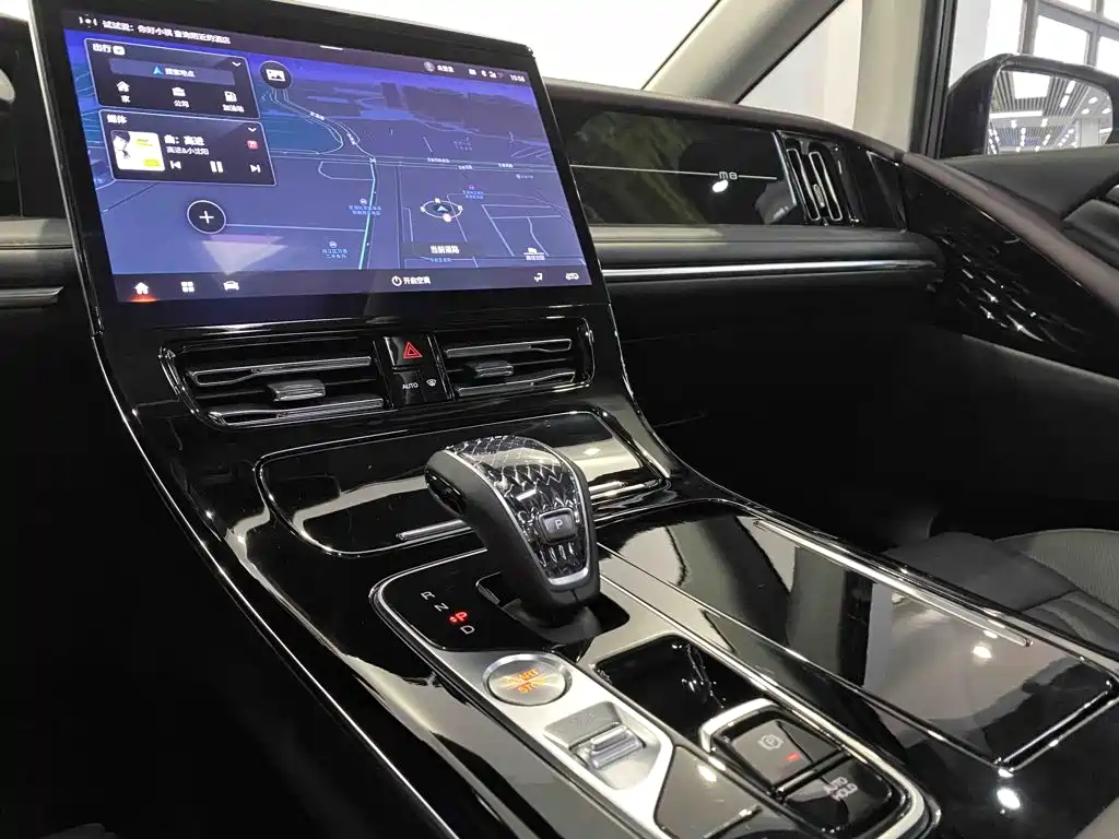 GAC Trumpchi M8 2025 — фото 28