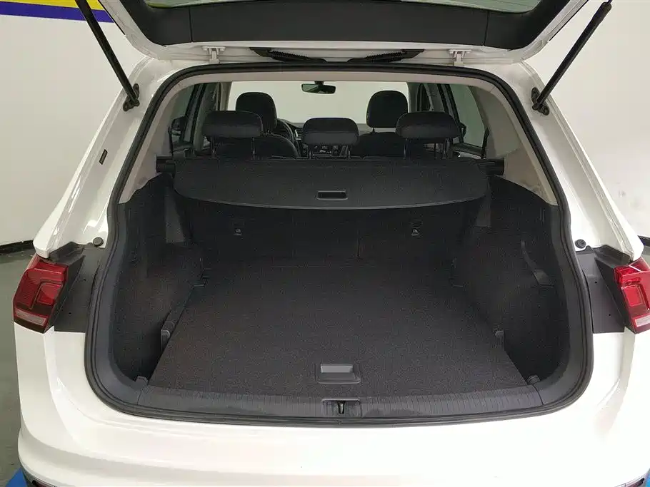 Volkswagen Tiguan L 2017 — фото 4
