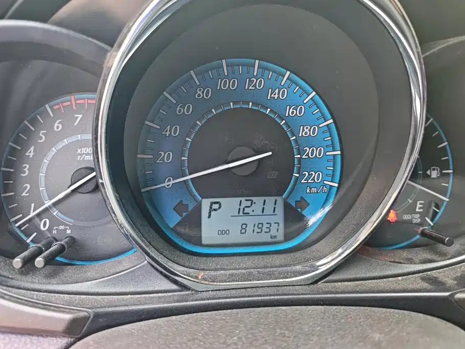 Toyota Yaris L 2015 — фото 14