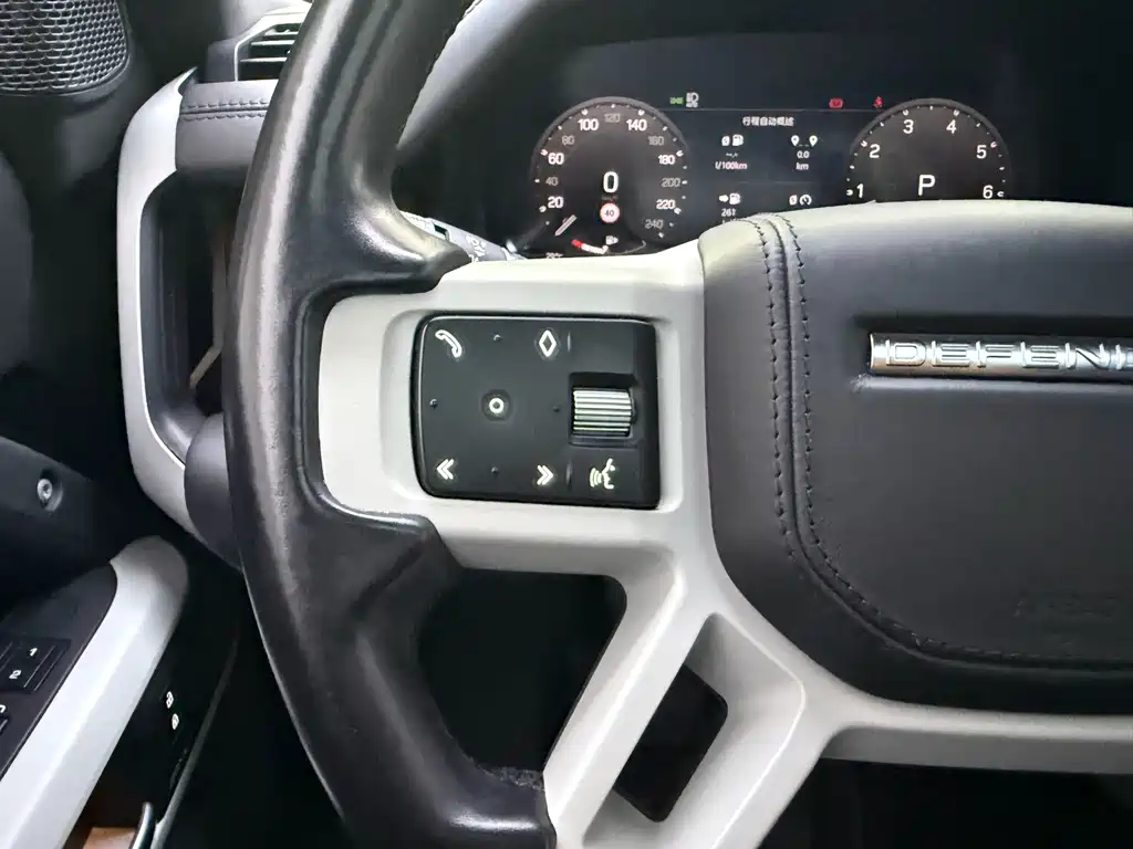Land Rover Defender 2023 — фото 12