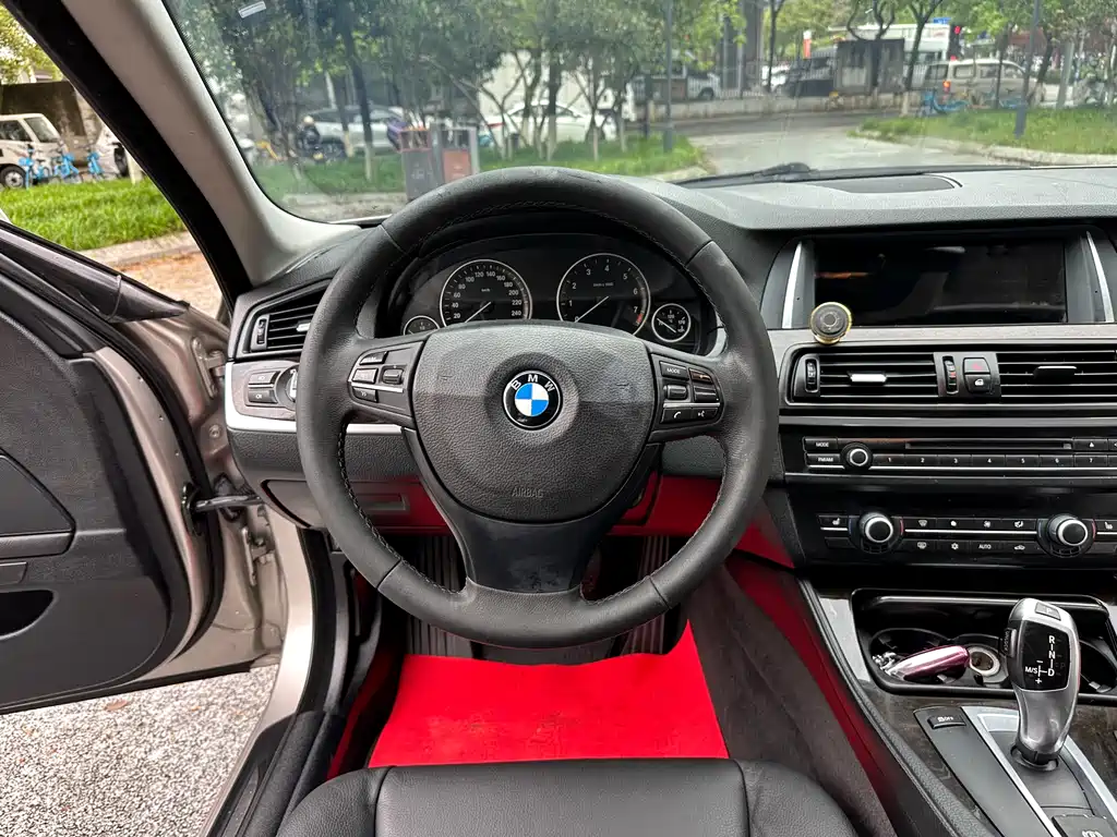 BMW 5 Series 2013 — фото 16