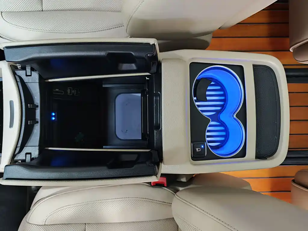 Mercedes-Benz V-Class 2019 — фото 17
