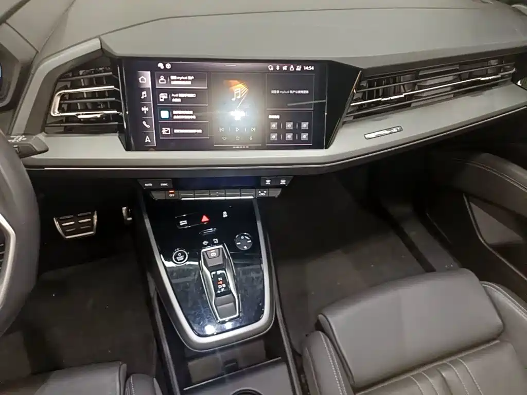 Audi Q5 E-Tron 2024 — фото 13