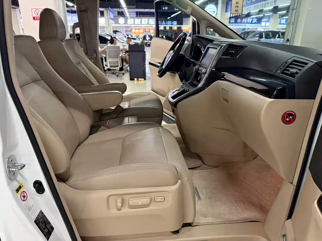 Toyota Alphard 2012 — фото 14