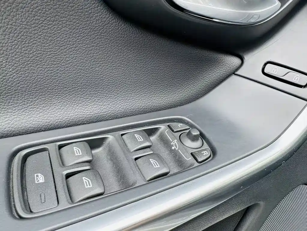 Volvo XC60 2014 — фото 18