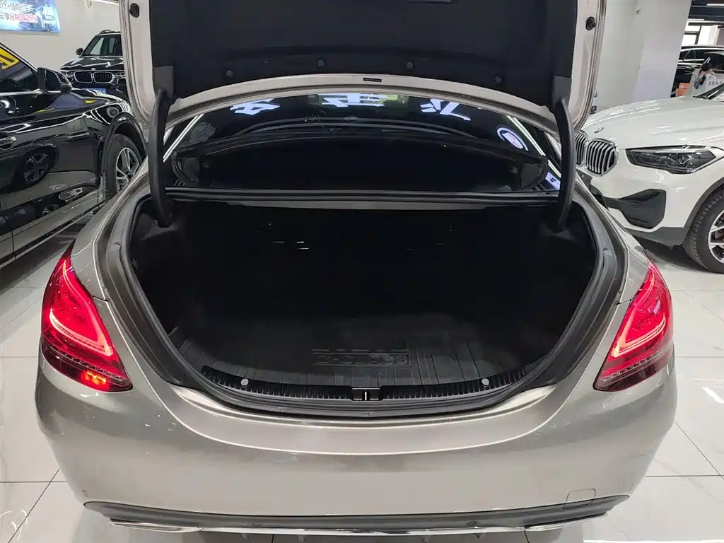 Mercedes-Benz C-Class 2019 — фото 19