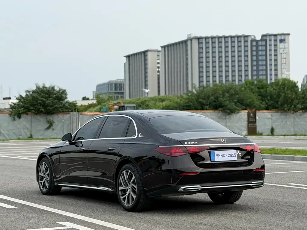 Mercedes-Benz E-Class 2024 — фото 17