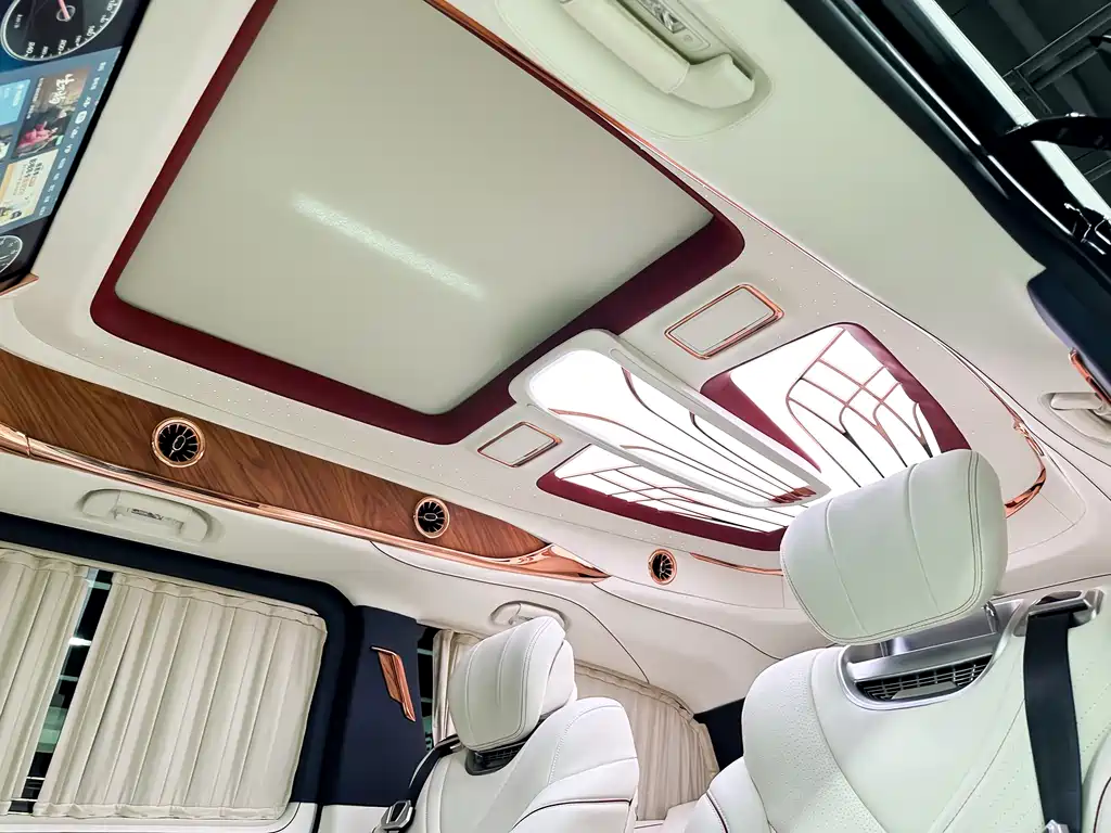 Mercedes-Benz V-Class 2022 — фото 11