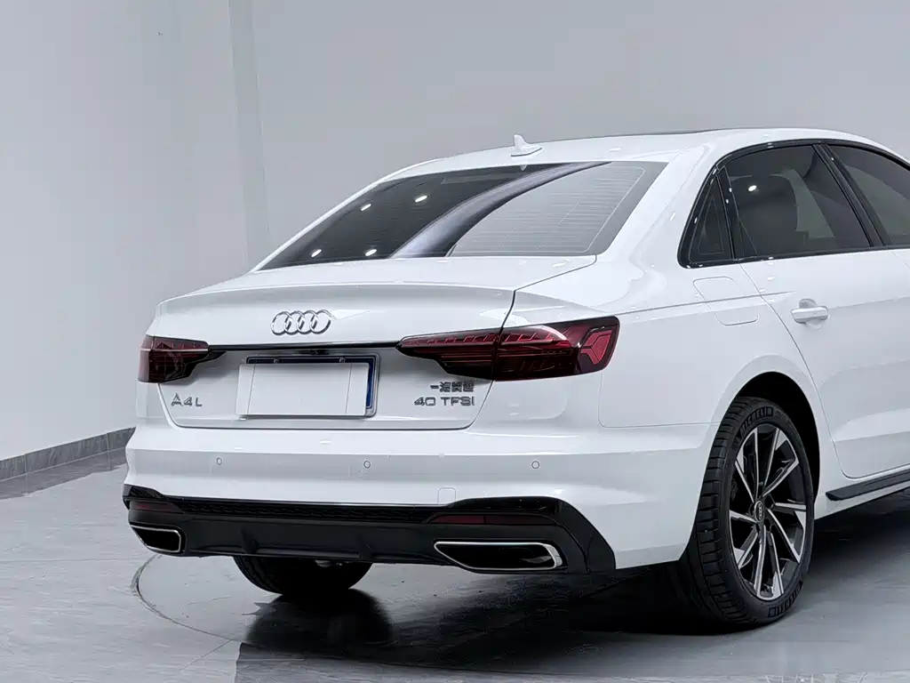 Audi A4L 2023 — фото 27