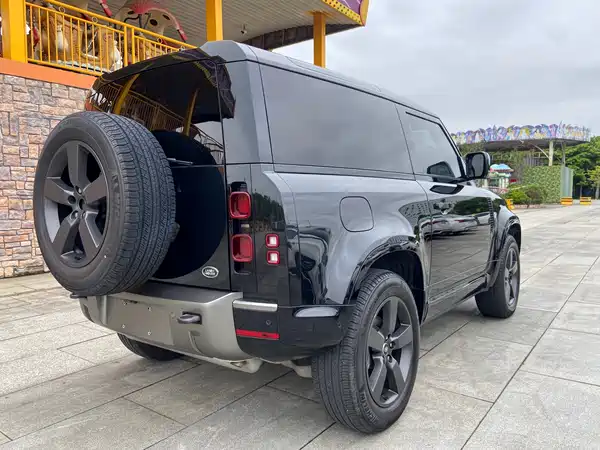 Land Rover Defender 2023