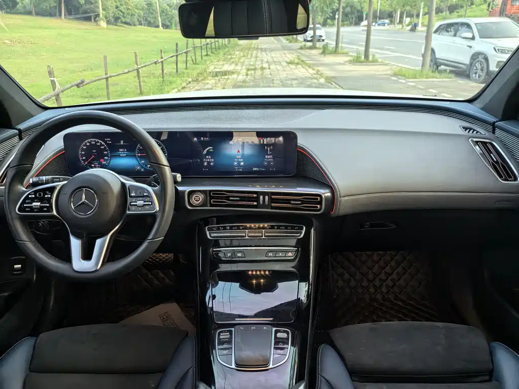 Mercedes-Benz EQC 2022 — фото 14